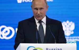 Путин: После принятия президентских поправок стало ясно, что не будет никакого дохода от изменения пенсионной системы