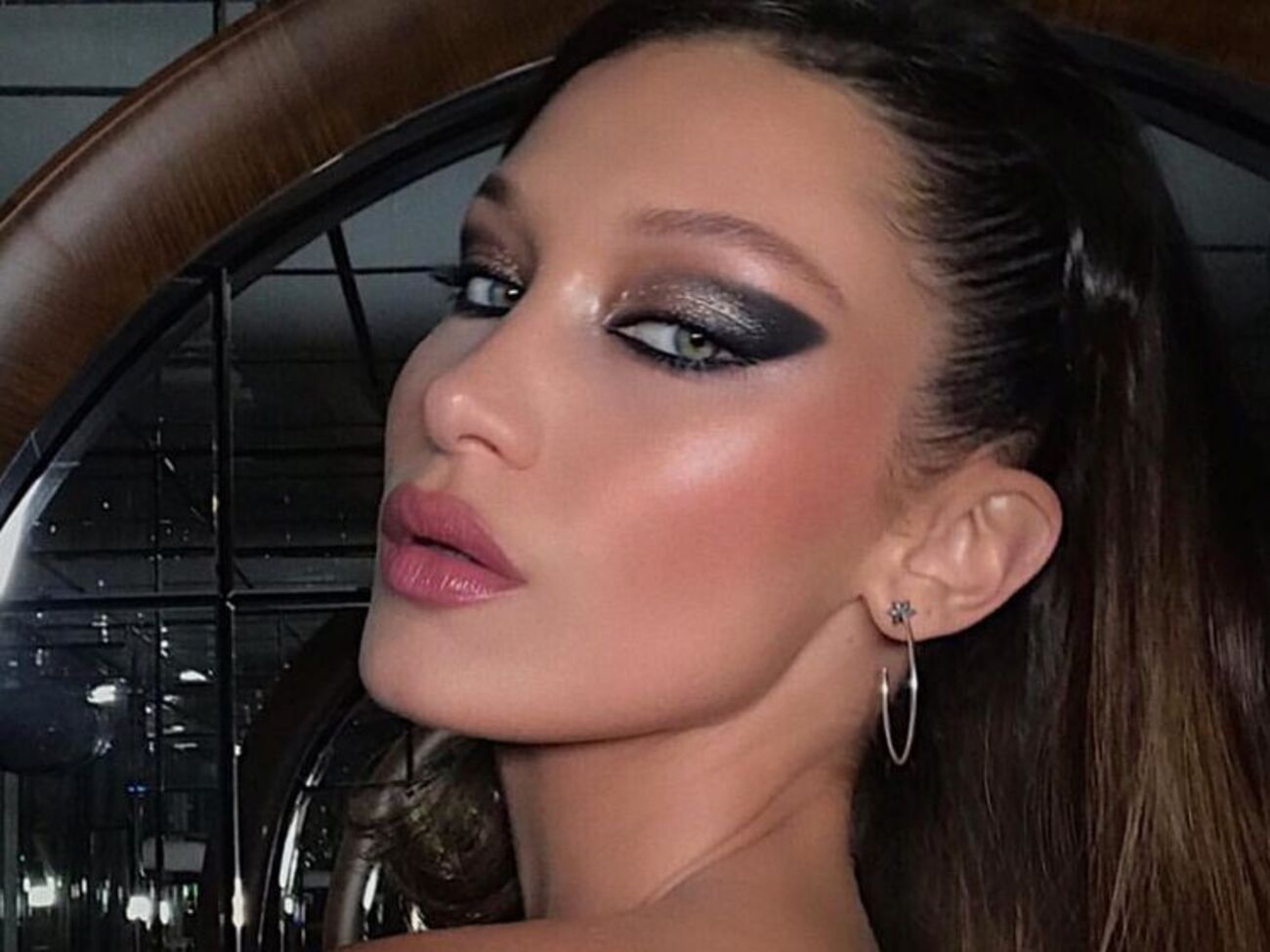 Хадід позувала для Harper's Bazaar