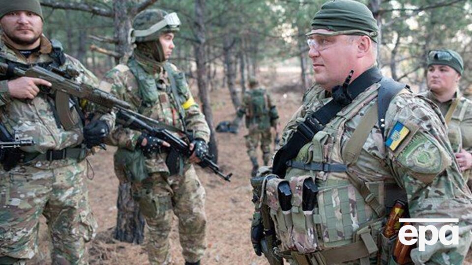 Сергей Янголенко (слева) является бывшим бойцом "Беркута"