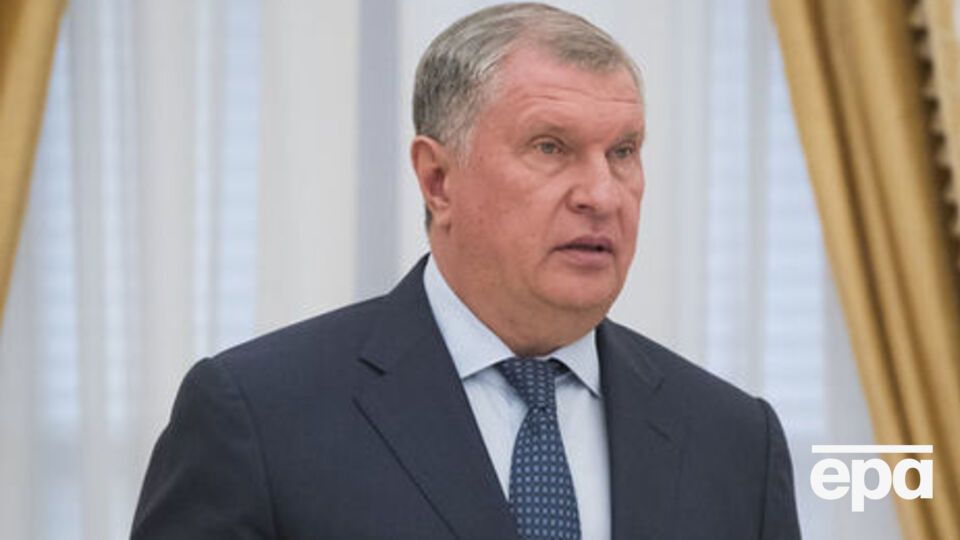 У квартирі Сєчина п'ять поверхів, є хамам, кінотеатр і винна кімната
