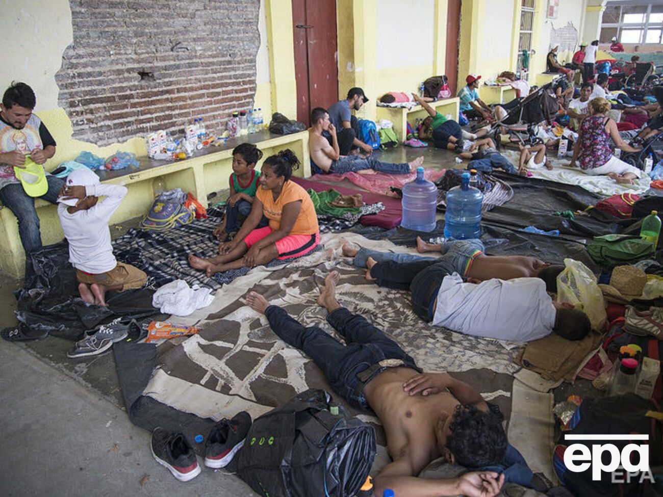 Тысячи людей&nbsp;идут караваном из Гондураса к границам США&nbsp;