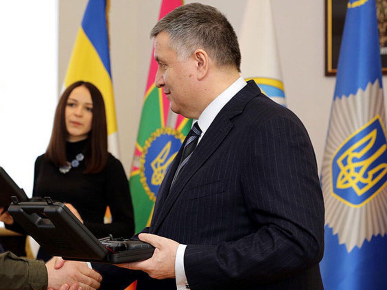 В 2017 году Арсен Аваков сообщил, что вручил пистолетов больше, чем все его предшественники на посту главы МВД
