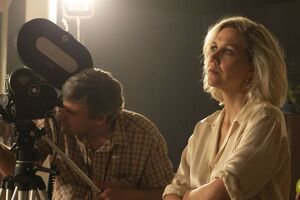 Актриса Эмили Мид первая попросила пригласить юриста на площадку