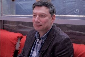 Чтобы развеять мифы пропаганды, нужно объяснять простые вещи: Путин не поднял Россию с колен, а поставил ее раком. От него, а не от НАТО, исходит угроза войны