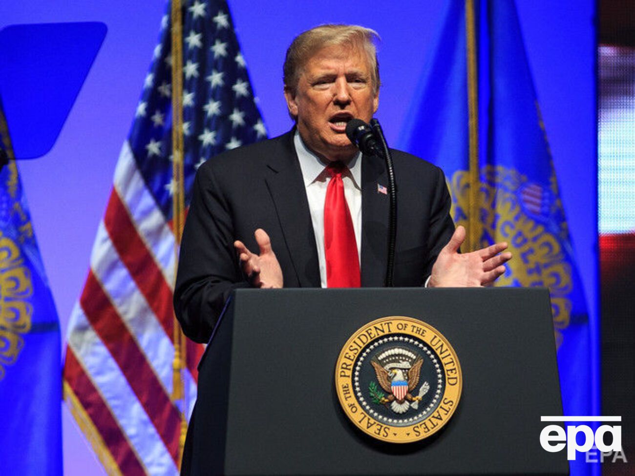 Рейтинг поддержки Трампа в США опустился с 44% до 40% всего за неделю