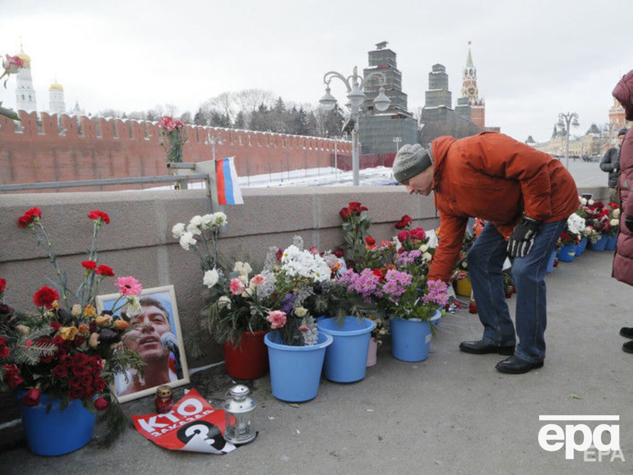 В Москве разгромили мемориал Немцову