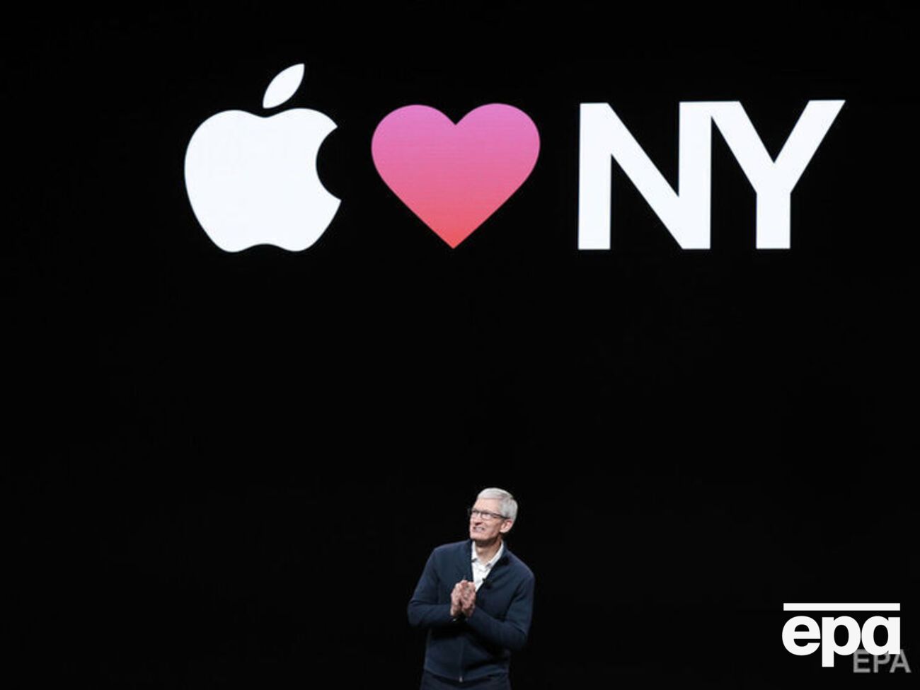 Презентацию новых продуктов Apple проводил генеральный директор компании Тим Кук