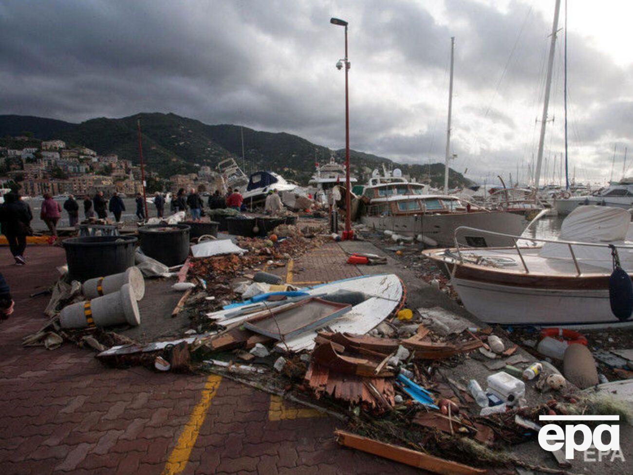 Число жертв наводнения в Италии достигло 11