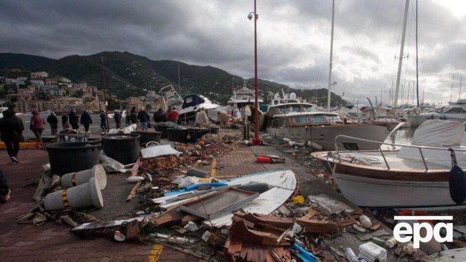 Число жертв наводнения в Италии достигло 11