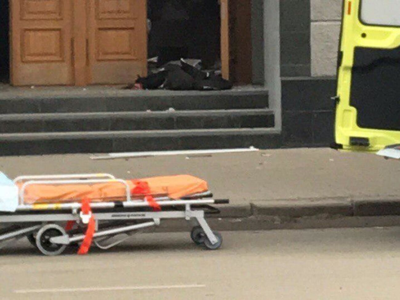 Із будівлі всіх евакуювали