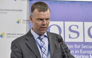 Хуг: Мы видели следы от тяжелого вооружения, которые вели к границе с РФ