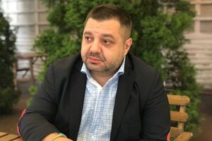 Олександр Грановський: Джерела запевняють, що замовник усього цього дитячого інформаційного нетримання – сам Роман Михайлович. Але як я можу повірити в таку нісенітницю