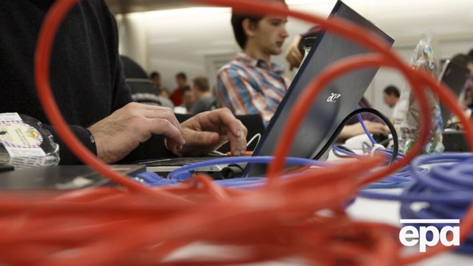 Центр кибербезопасности: Группы хакеров ГРУ под названиями Fancy Bear, Pawnstorm и Tsar Team "почти наверняка" совершили ряд крупных кибератак на США, Великобританию и саму Россию