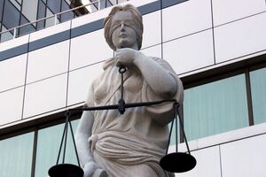 31,3% опрошенных сказали, что в течение последних трех-четырех лет их отношение к судам ухудшилось