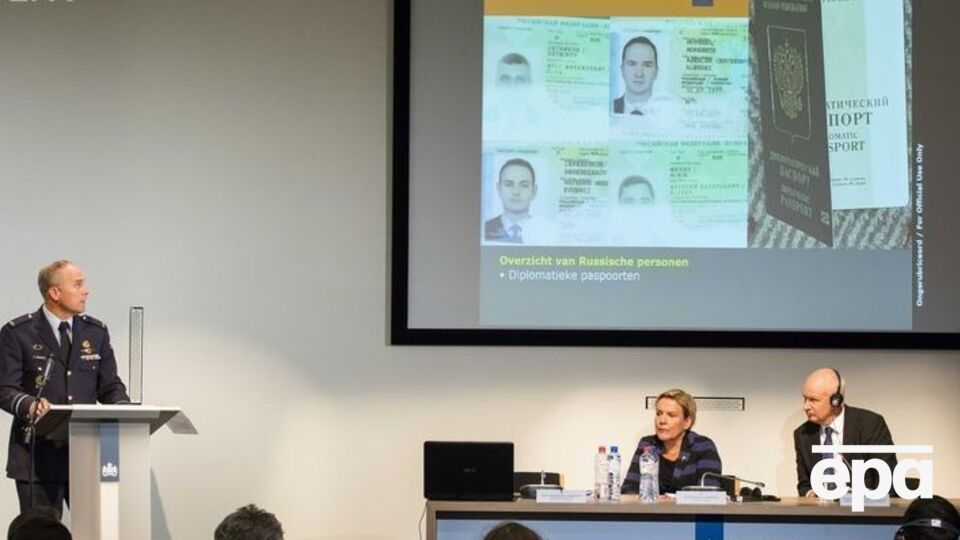 У чотирьох підозрюваних із собою були дипломатичні паспорти