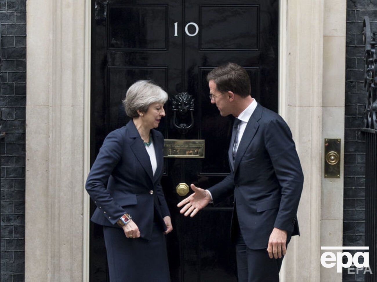 Мэй и Рютте заверили, что будут защищать международные инстанции от киберугрозы