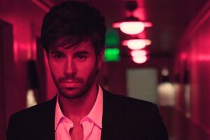 Иглесиас, по мнению таблоида Daily Mail, был доволен поцелуем с украинской фанаткой