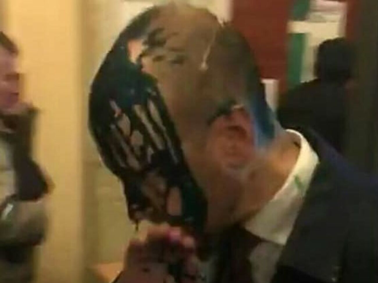 Гусовский попал в больницу после обливания зеленкой