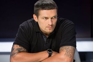 Александр Усик: Перед поединком читаю "Символ веры", 90-й псалом, молюсь Георгию Победоносцу, Александру Невскому, воинам православным, прошу Всевышнего о помощи и святых, чтобы были со мной