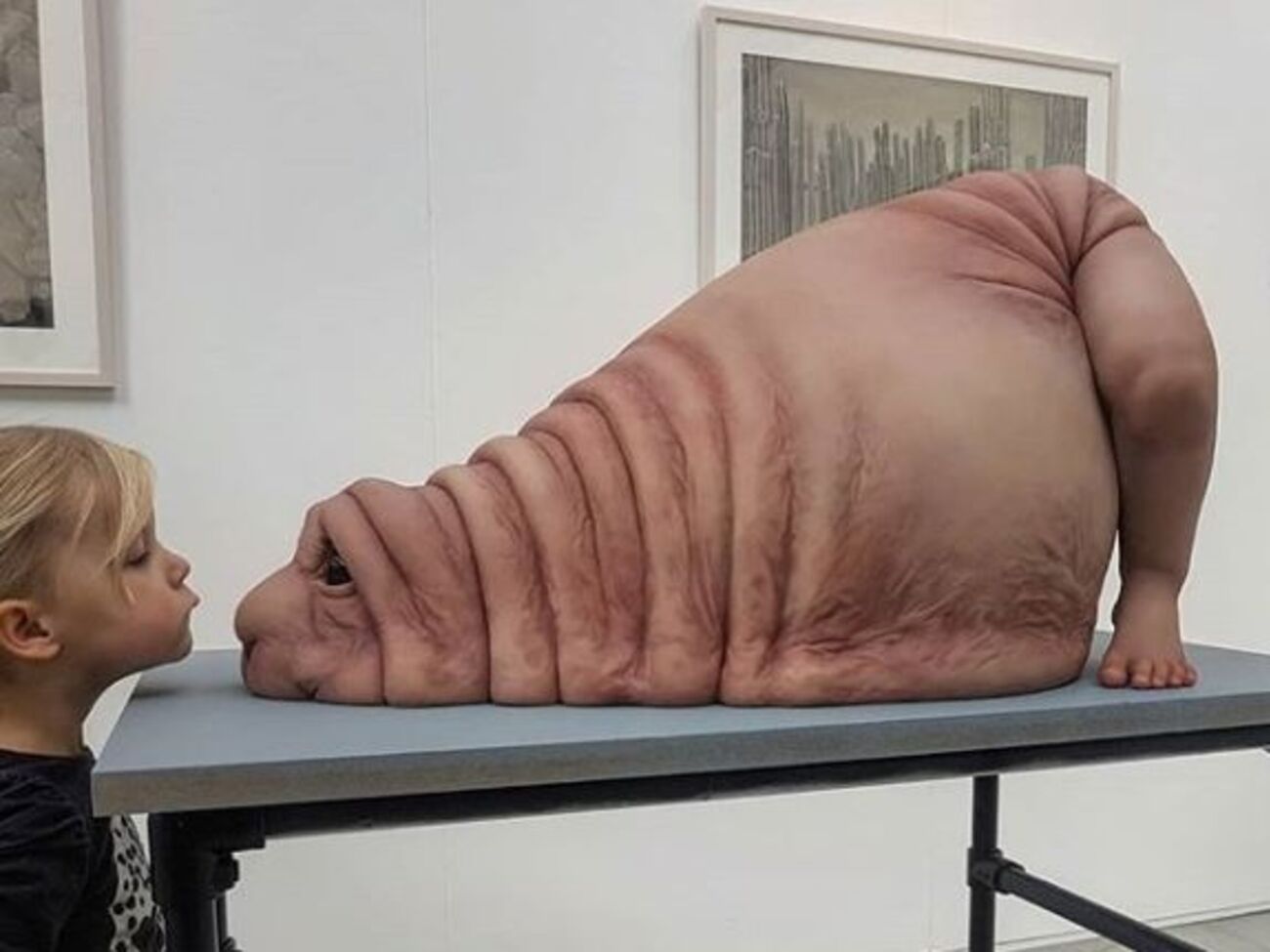 Новый "Ждун" похож на лежащую собаку с человеческими ногами