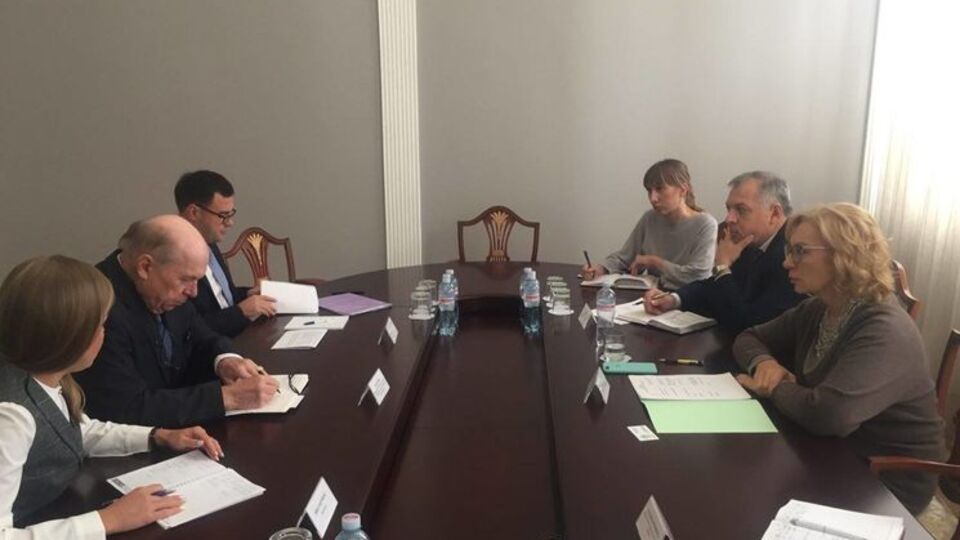 Денисова провела рабочую встречу с Фришем