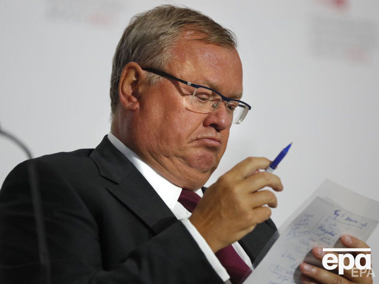 Андрей Костин настаивает на более широком использовании рубля