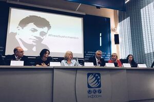 Общественный защитник Сущенко Марк Фейгин подтвердил, что журналист все переживает очень тяжело