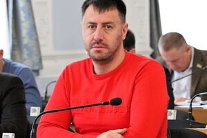 Владислав Ентин 4 октября принес в здание Николаевского горсовета оружие