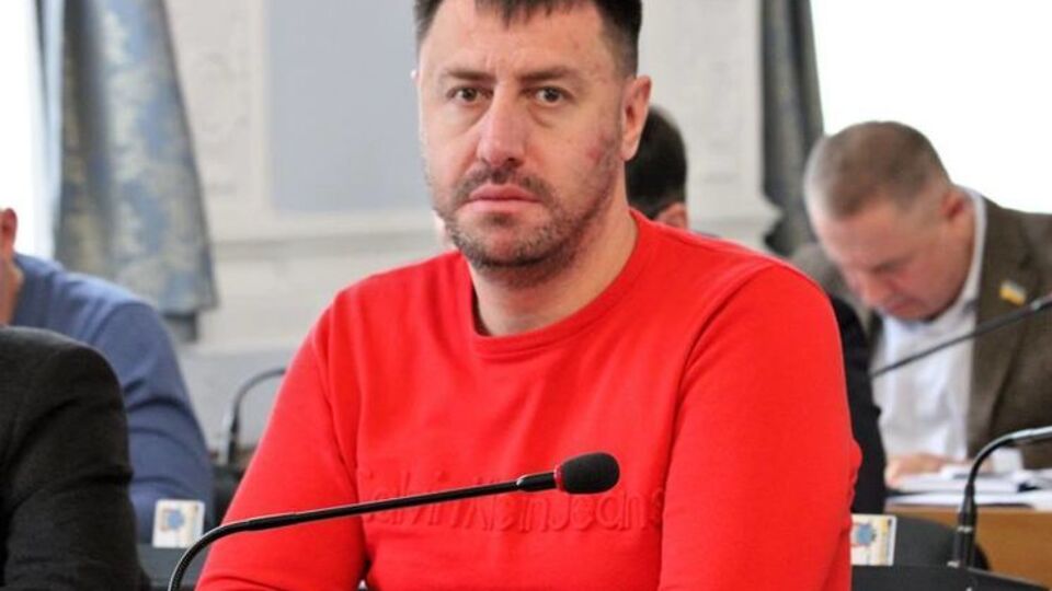 Владислав Ентин 4 октября принес в здание Николаевского горсовета оружие