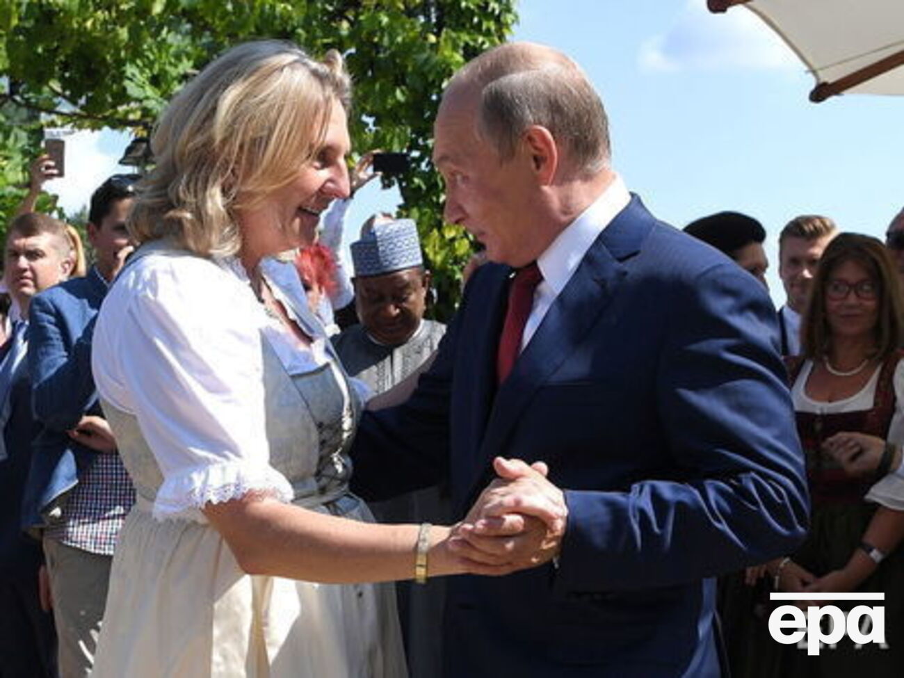 Свадьба Кнайсль и финансиста Вольфганга Майлингера состоялась 18 августа