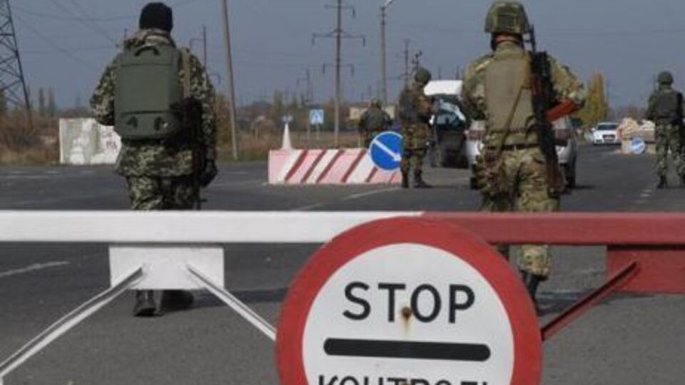 Жінка перетинала лінію розмежування коридором Горлівка – Бахмут