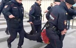 Задержанных активистов хотят обвинить в раздаче "экстремистских листовок"