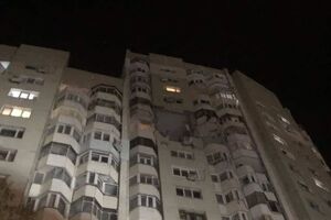 Взрывом повреждены квартиры с 14-го по 18-й этаж