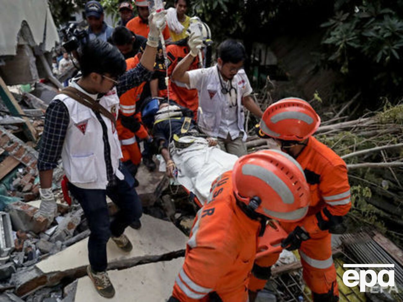 Землетрясение магнитудой 7,5 произошло в Индонезии 28 сентября, оно&nbsp;вызвало цунами на острове Сулавеси