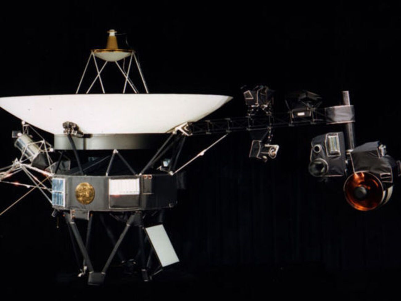 Із 2007 року зонд NASA Voyager 2 перетинає найвищий шар геліосфери