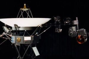 Із 2007 року зонд NASA Voyager 2 перетинає найвищий шар геліосфери