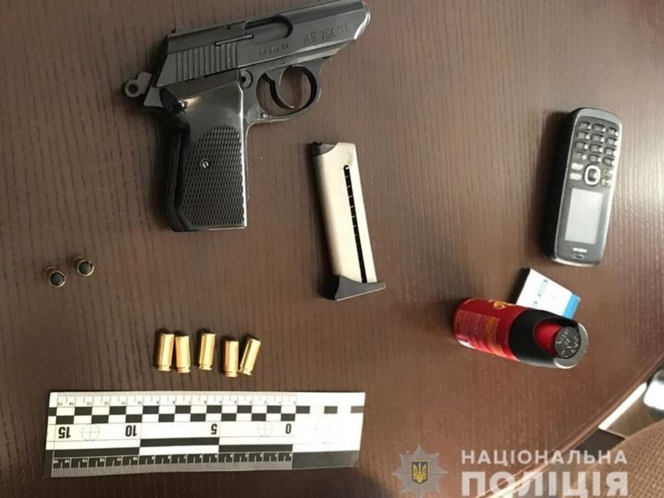 Поліція вилучила у затриманих зброю