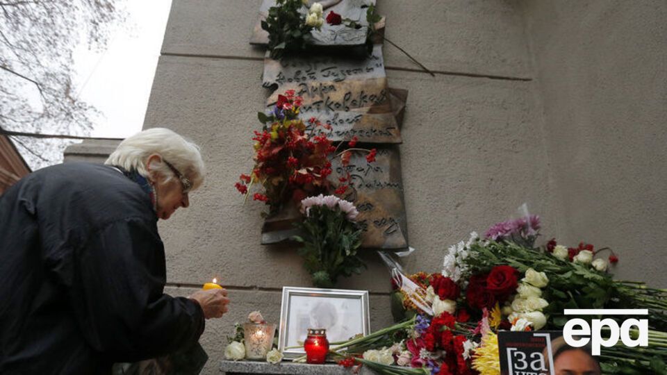 Політковську вбили у під'їзді її будинку в Москві 7 жовтня 2006 року