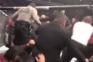 Нурмагомедов вийшов за межі октагона і розпочав бійку