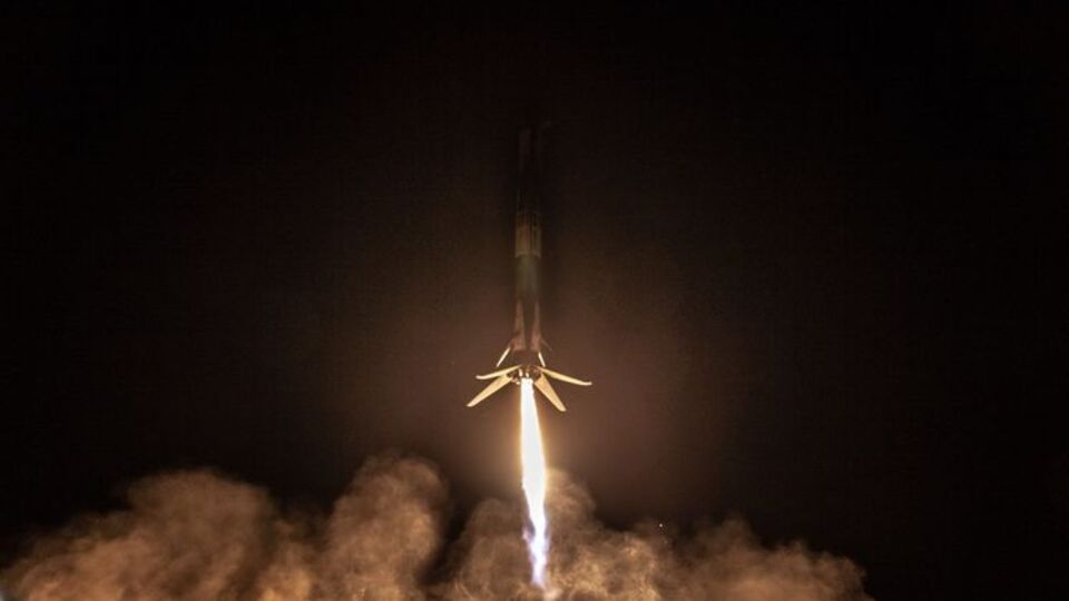 SpaceX 7 запустила Falcon 9