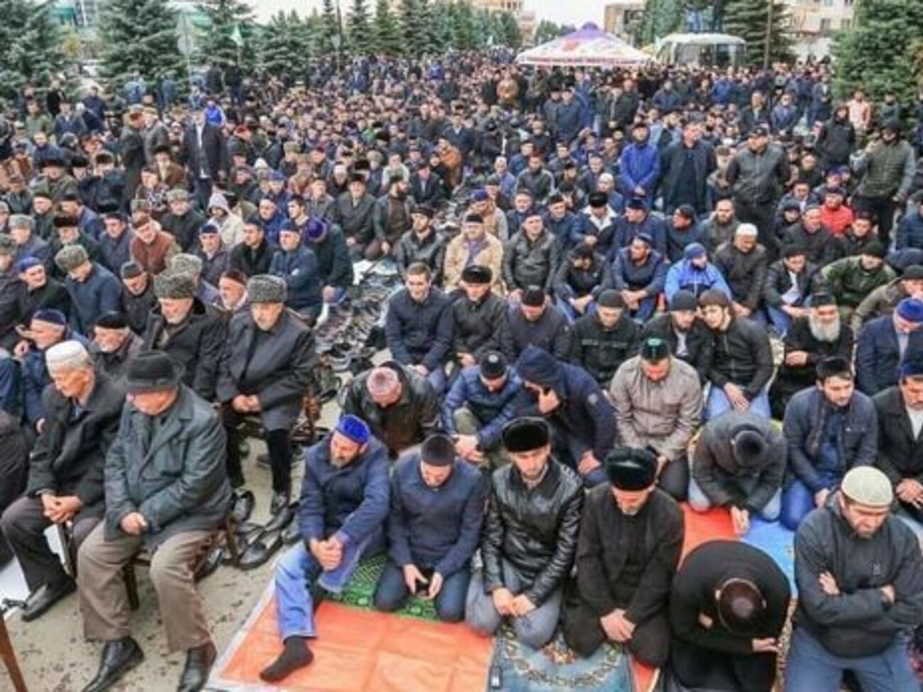 Протестующие в Ингушетии перенесли палатки и скамейки с центральной площади на центральный проспект