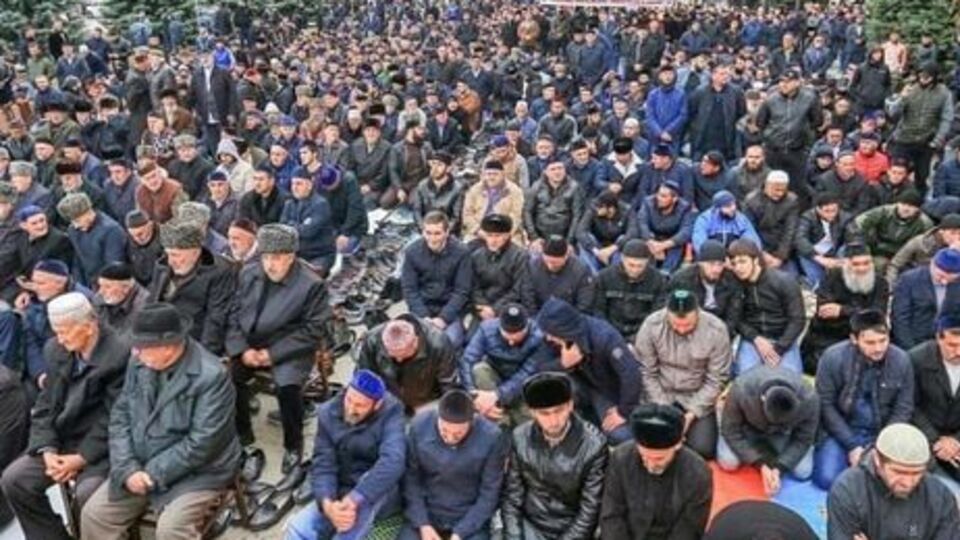 Протестующие в Ингушетии перенесли палатки и скамейки с центральной площади на центральный проспект