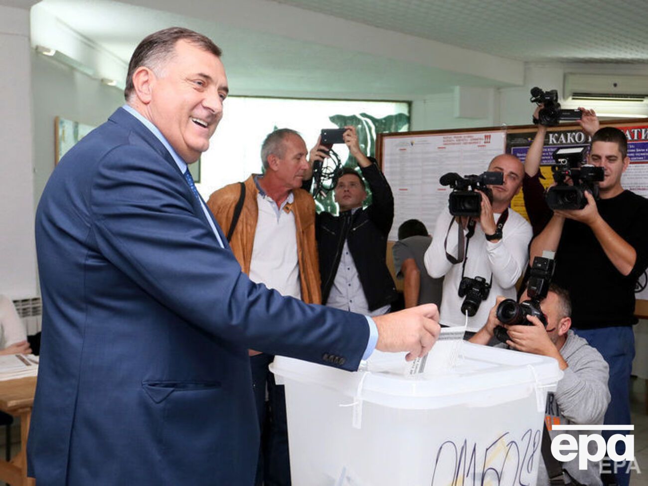 Додік, який заявляв, що в Боснії і Герцеговини немає перспектив, стане тимчасовим президентом держави
