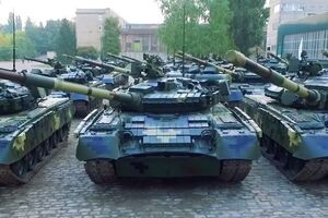 Порошенко: Понад 2 тис. одиниць техніки, переданої армії, – нове і модернізоване озброєння