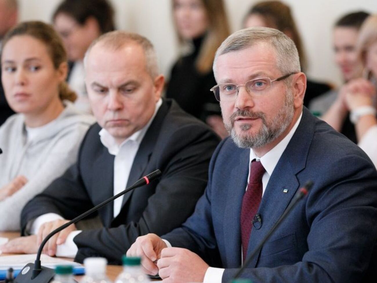 Вилкул (крайний справа) заявил, что уголовными делами его хотят снять с выборов