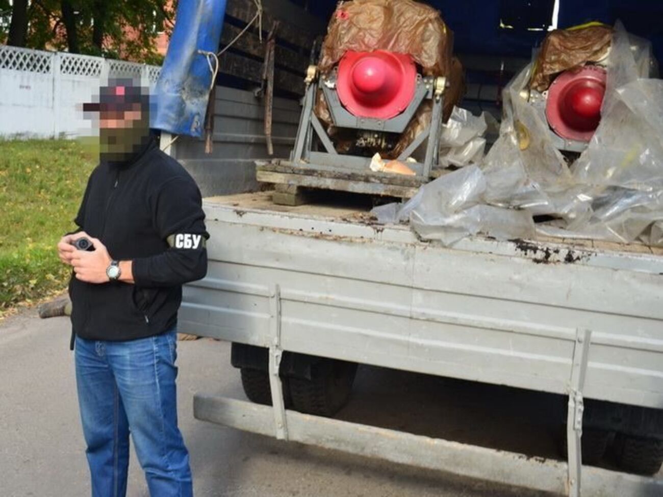 Злоумышленника задержали сразу после выезда автомобиля с двигателями с территории воинской части