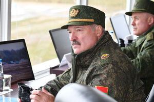 Лукашенко наголосив, що захищати територію повинні всі, окрім дітей