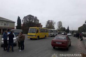Із зони можливого ураження евакуюють людей