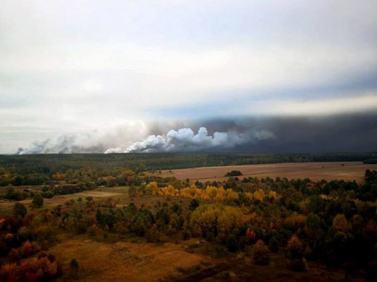 В Ичне горят склады боеприпасов. Фоторепортаж