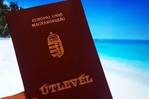 За даними "Миротворця", паспорти Угорщини отримало понад 300 чиновників і депутатів Закарпаття